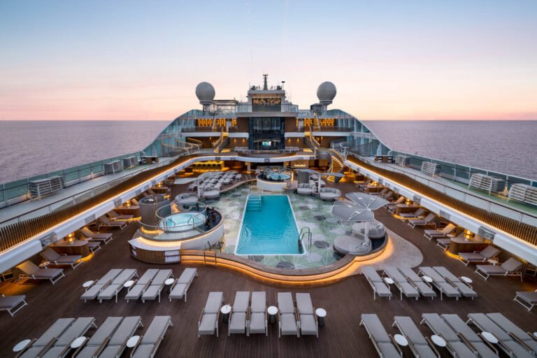 11 Major Cruise Lines Compared (Value, Food, Entertainment & Destinations)