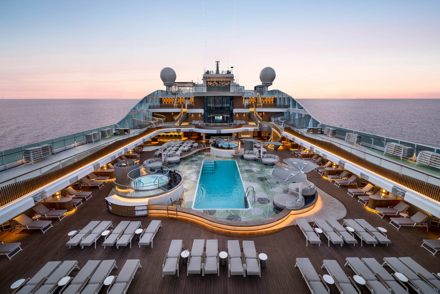 Read more about the article 11 Major Cruise Lines Compared (Value, Food, Entertainment & Destinations)